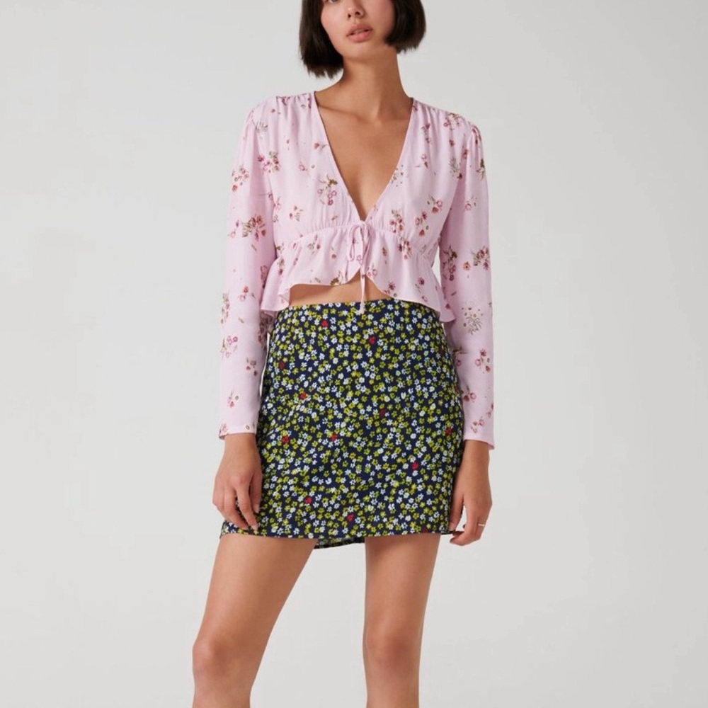 NWTS Aritzia Floral Tie Blouse Size S